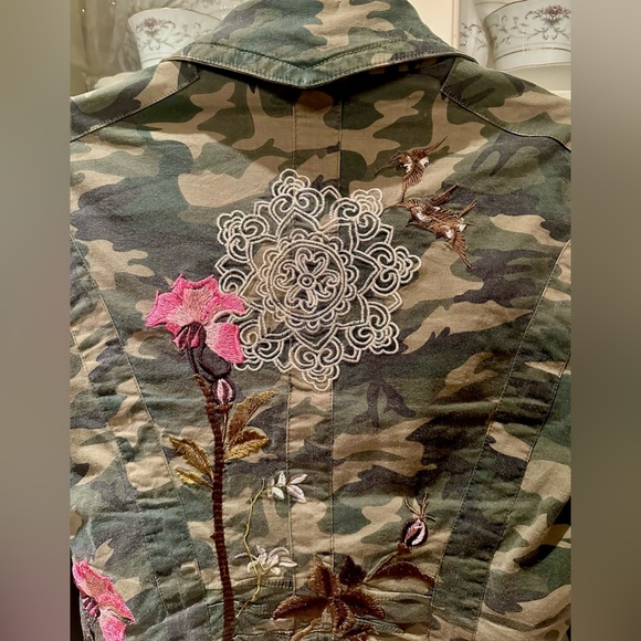 EUC Love Stitch Lined Camouflage Jacket/Blazer with embroidered design. Sz Small - Picture 6 of 16